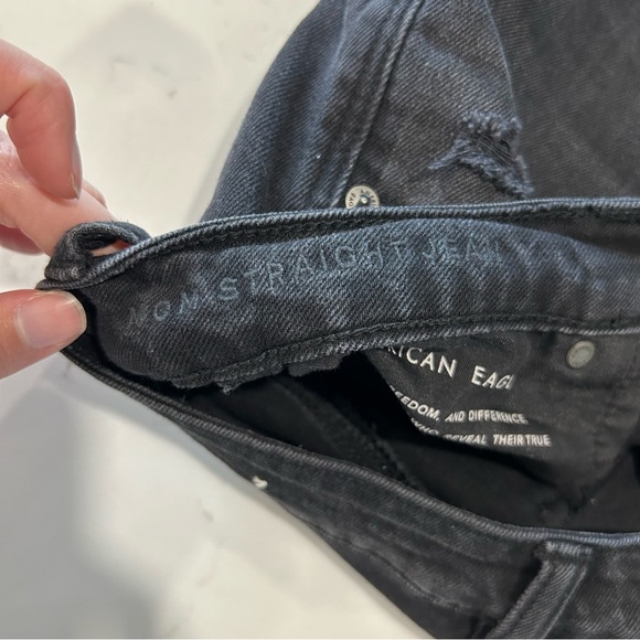 American Eagle Straight Mom Jeans - Picture 2 of 6
